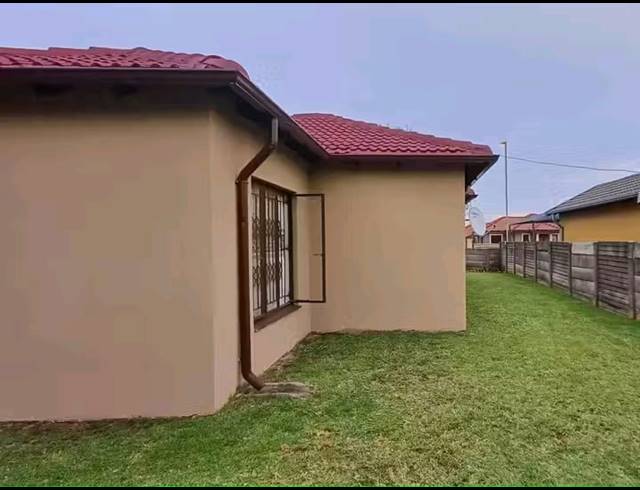 2 BEDROOM HOUSE FOR SALE IN THE ORCHARDS